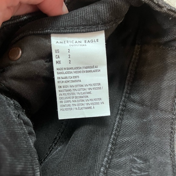 American Eagle Black Comfort Stretch Waist Band Raw Hem Distressed Denim Shorts - Picture 5 of 7